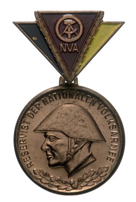 купить Медаль ГДР "Знак резервиста Национальной народной армии" III степени