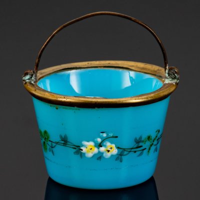 купить Солонка в виде ведерка с цветочным декором, стекло, (смальтовое), роспись, сплав металлов, Российская империя, 1880-1900 гг.