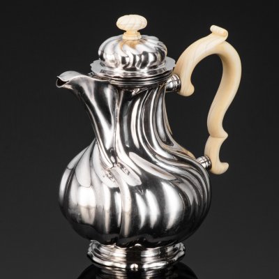 купить Чайник (кофейник), фирма H. Mau. Dresden (Якоб Вильгельм Генрих Мау), металл, серебрение, кость, Германия, 1880-1920 гг.