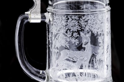 купить Кружка пивная с изображением косуль, олово, стекло, травление, фирма "BMF C. KOCH", г. Нюрнберг, Германия, 1990-2010 гг.
