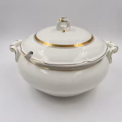 купить Супница с фигурными ручками и золоченым декором, фаянс, золочение, Конаковский фаянсовый завод им. М.И. Калинина (ЗиК Конаково), СССР, 1962-1974 гг.
