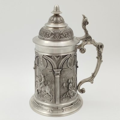 купить Кружка пивная с крышкой, украшенная сценами по гравюрами Альбрехта Дюрера, олово, Германия, 1990-2020 гг.