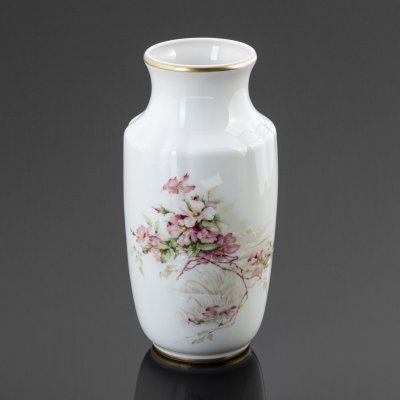 купить Ваза для цветов с нежным цветочным рисунком Lys Royal Porcelaine, фарфор, деколь, золочение, Limoges porcelain, France, Франция, 1980-1990 гг.