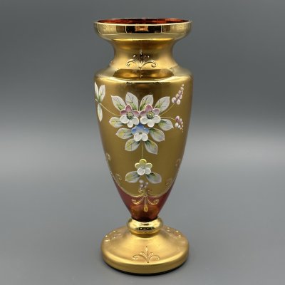 купить Ваза красного оттенка с лепным цветочным декором, "Bohemian glass", стекло, золочение, мастика, роспись, Чехословакия, 1970-1990 гг.