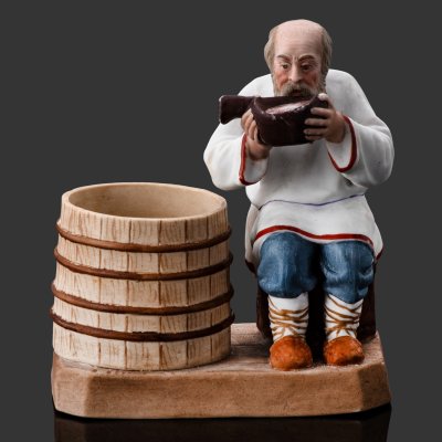 купить Статуэтка "Крестьянин пьющий воду из ковша", бисквит, роспись, Фарфоровая фабрика Гарднера, Российская империя, 1880-1890 гг.