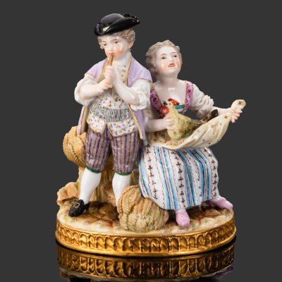 купить Статуэтка "Сбор урожая" ("Мальчик с дудочкой и девочка с курочкой"), Dressel, Kister & Co (Дрессель. Кистер и Ко), фарфор, роспись, золочение, Германия, 1907-1922 гг.