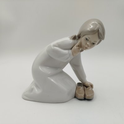 купить Статуэтка "Девочка с тапками", автор Vicente Martinez, фарфор, роспись, Lladro, Испания, 1970-1990 гг.