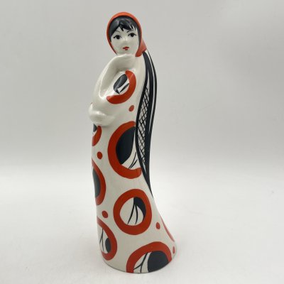 купить Статуэтка «Девушка с косой» в красном, автор Л.П. Азарова, фарфор, роспись, Турыгинский фарфоровый завод артели «Художественная керамика» (Гжель), СССР, 1960-1970 гг.