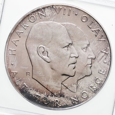 купить Норвегия 25 крон 1970 "25 лет освобождению Норвегии" в слабе ICG MS65