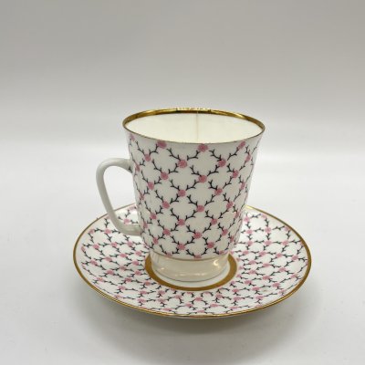 купить Кофейная пара "Розовая сетка", форма "Майская", автор формы Э.М. Криммер, автор рисунка Л.С. Лобанкова, фарфор, деколь, золочение, Ленинградский фарфоровый завод (ЛФЗ), СССР, 1986-1991 гг.