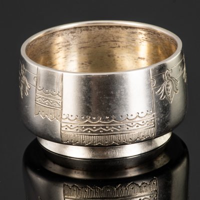 купить Солонка в русском стиле с декором в виде края рушника, металл, Мастерская Василия Ивановича Андреева, Российская империя, 1908-1917 гг.