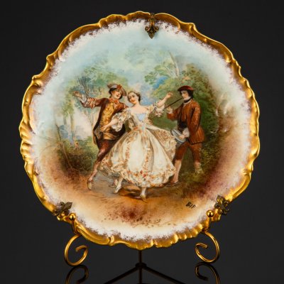 купить Тарелка декоративная (настенная) "Галантная сцена" ("Танец"), фарфор, деколь с прорисовкой, золочение, Limoges, Франция, 1880-1920 гг.