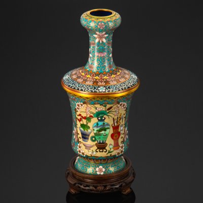 купить Ваза "Четыре сокровища кабинета учёного" (文房四宝) и "Цветы и плоды" в медальонах, символизирующая мужские и женские занятия в комплекте с подставкой, латунь, клаузоне, на деревянной подставке, Китай, 1960-1980 гг.