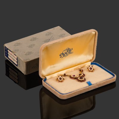 купить Набор из колье и клипс, Phyllis Originals, в оригинальной коробке, металл, (бижутерный сплав), золочение, стразы, США, 1940-1960 гг.