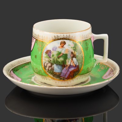 купить Пара чайная с цветочным декором, украшенная изображением жниц, фарфор, деколь, крытье, золочение, Дулевский фарфоровый завод (Дулёво), СССР, 1923-1930 гг.