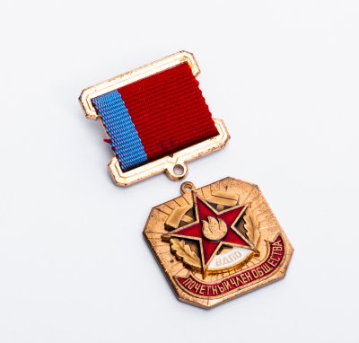 купить Знак "Почетный член общества" с удостоверением