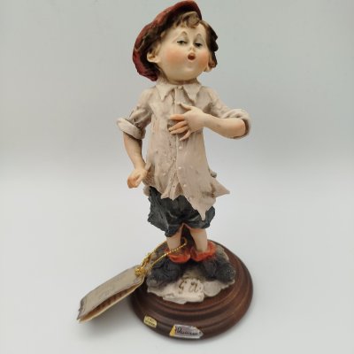 купить Статуэтка "Певец" в стиле Capodimonte, скульптор Giuseppe Armani (Джузеппе Армани), композитный материал, дерево, роспись, Италия, 1980-1990 гг.