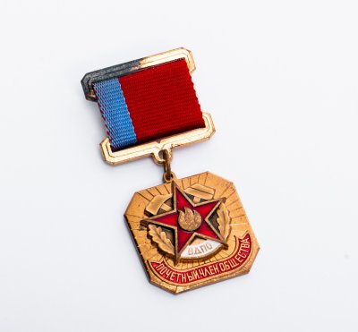 купить Знак "Почетный член общества" с удостоверением