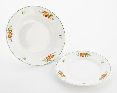 купить Комплект тарелок "Смородина" (пирожковая и суповая), фаянс, роспись, Конаковский фаянсовый завод им. М.И. Калинина (ЗиК Конаково), СССР, 1952-1962 гг.