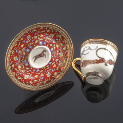 купить Пара кофейная "Cheval d'Orient" в оригинальной коробке, фарфор, печать, золочение, "Hermès", Франция, 2000-2020 гг.
