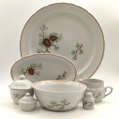 купить Набор для сервировки стола "Шишки" из 7-ми предметов (сервировочное блюдо, селедочница, молочник, салатник, горчичница, перечница и солонка), фарфор, деколь, обводка, Фарфоровый завод «Пролетарий» (Бронница, Мста), СССР, 1976-1991 гг.