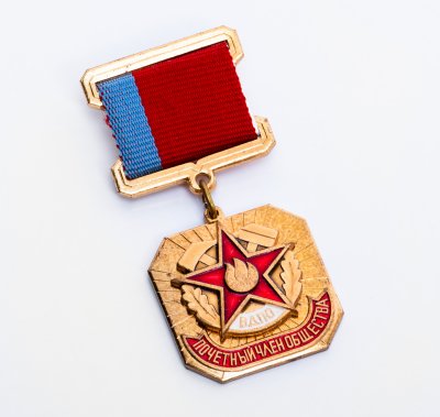 купить Знак "Почетный член общества" с удостоверением