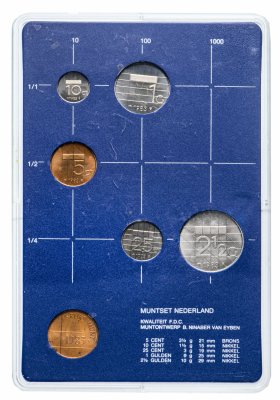 купить Нидерланды набор монет 1983 (5 монет + жетон в футляре)