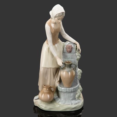 купить Статуэтка "Девушка у фонтана", скульптор Vicente Martinez, фарфор, роспись, NAO Porcelain, фарфор, роспись, NAO Porcelain, Испания, 1980-1990 гг.