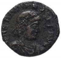 купить Римская Империя Грациан 367–383 гг фракция фоллиса (реверс: император идет вправо, волочит за волосы пленника)