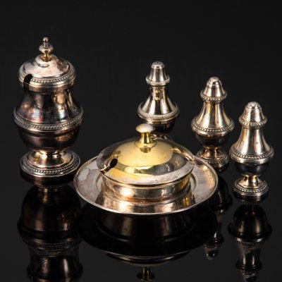 купить Набор для специй и закусок (солонка, перечница, горчичница, икорница), металл, серебрение, пластик, Европа, 1990-2010 гг.