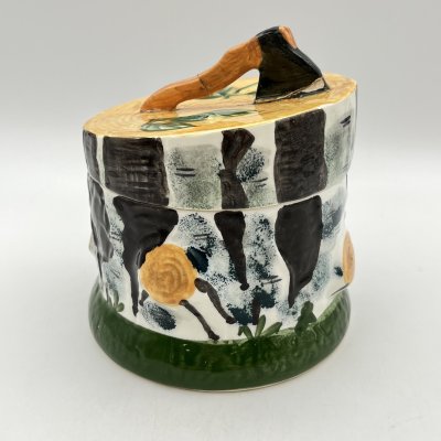 купить Шкатулка "Пень с топором", фаянс, роспись, глазурь, Конаковский фаянсовый завод им. М.И. Калинина (ЗиК Конаково), фаянс, роспись, глазурь, Конаковский фаянсовый завод им. М.И. Калинина (ЗиК Конаково), СССР, 1974-1991 гг.
