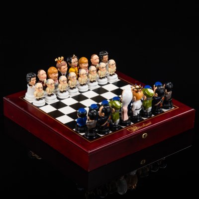 купить Шахматы "Мировые лидеры", дерево, фарфор, роспись, золочение, Российская Федерация, 2000-2020 гг.