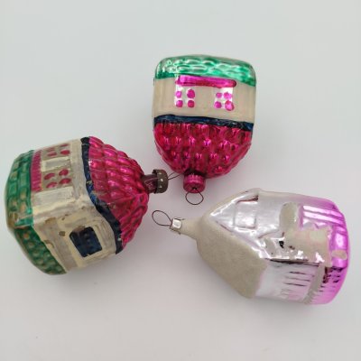 купить Набор ёлочных игрушек "Домики", стекло, роспись, аэрограф, металл, СССР, 1940-1960 гг.