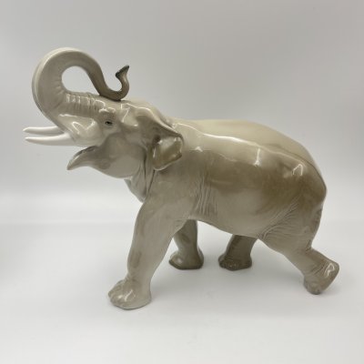 купить Статуэтка "Слон", автор Б. Воробьев, фарфор, крытье, Ленинградский фарфоровый завод (ЛФЗ), СССР, 1970-1986 гг.