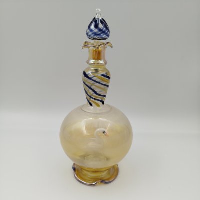 купить Графин (штоф) "Лебедь" с фигуркой внутри, Ламповый завод, цветное стекло, выдувание, люстр, СССР, 1960-1980 гг.