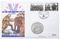 купить Тёркс и Кайкос 5 крон (crowns) 1995 "50 лет Победе. Встреча на Эльбе" (в конверте с марками)