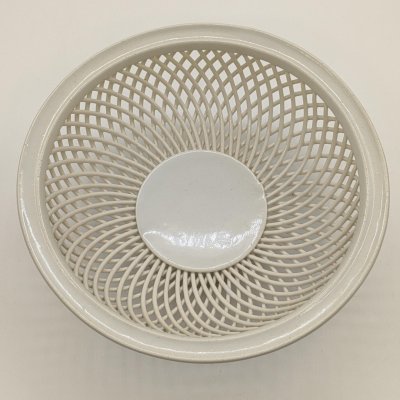 купить Блюдо (сухарница) с "плетёным" декором, фаянс, Кировский фаянсовый завод, СССР, 1967-1991 гг.