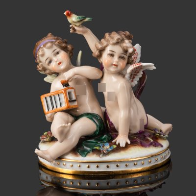 купить Статуэтка "Игра путти с птицей", Фарфоровая мануфактура Людвигсбург, фарфор, роспись, золочение, Германия, 1948-1990 гг.