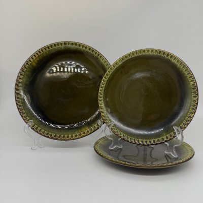 купить Набор из десертной тарелки и 2 блюдец в зеленом оттенке, фаянс, Конаковский фаянсовый завод им. М.И. Калинина (ЗиК Конаково), СССР, 1962-1991 гг.