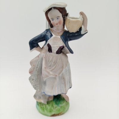 купить Статуэтка "Девочка с корзиной", фарфор, роспись, Европа, 1900-1930 гг.