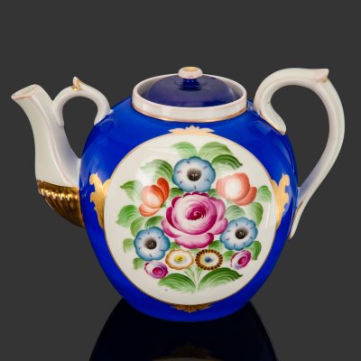 купить Чайник доливной, украшенный цветочным декором, фарфор, роспись, крытье, цировка, золочение, Дулевский фарфоровый завод (Дулёво), СССР, 1920-1930 гг.