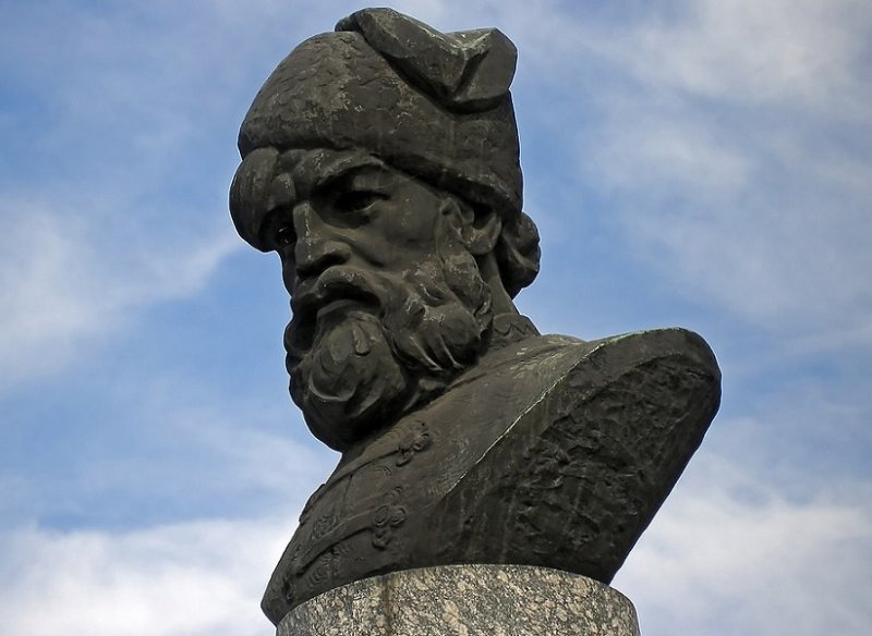 Бюст К. Булавина в Бахмуте