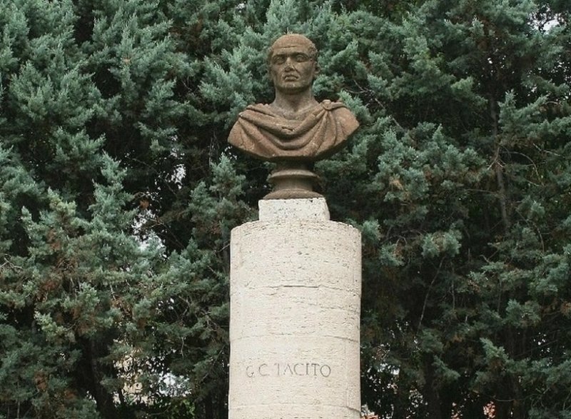 Памятник Тациту в Терни, Италия