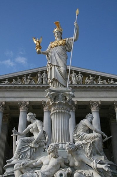 Скульптура Афины в Вене