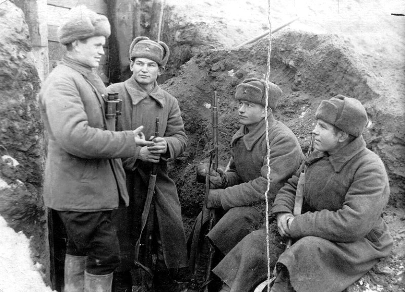 Зайцев и его ученики-снайперы под Сталинградом, 1943 г.