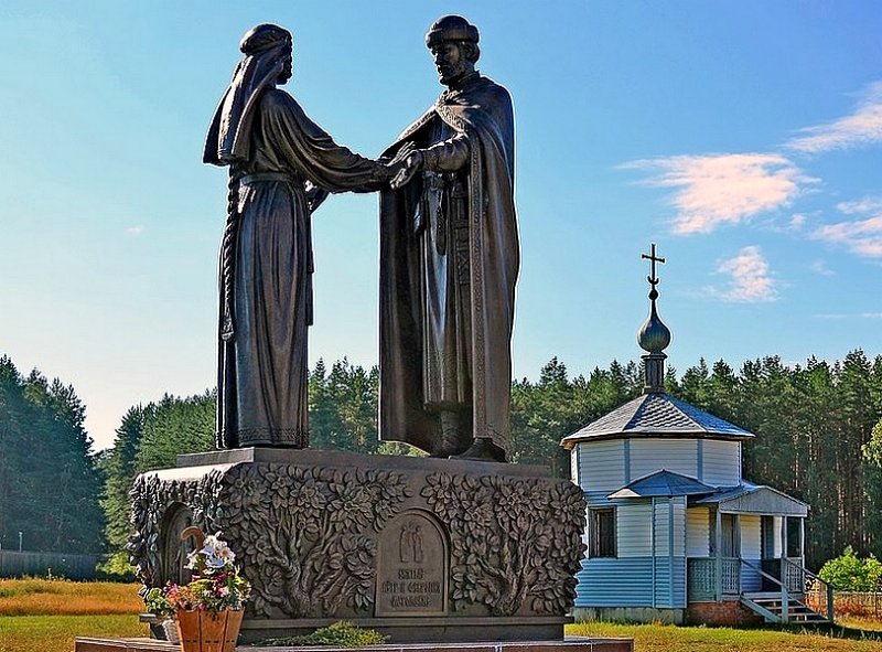 Памятник Петру и Февронии в Рязанской области
