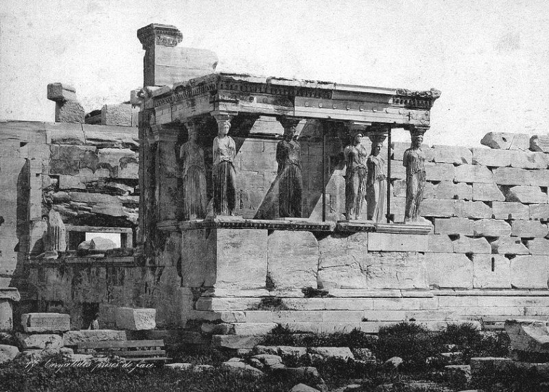 Кариатиды портика Афинского акрополя на фото 1880-х гг.