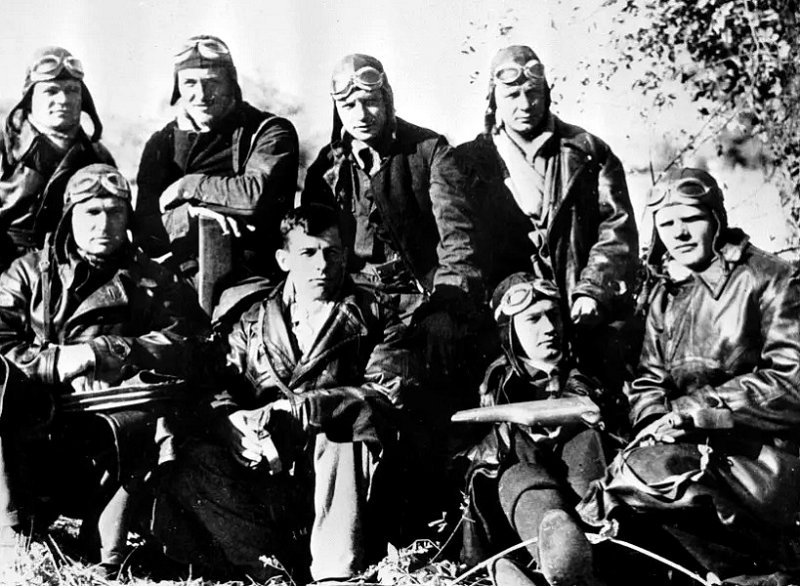 Советские летчики на аэродроме под Мадридом, 1936 г.