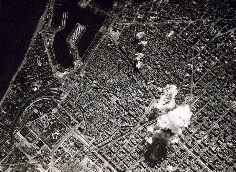 Итальянские ВВС бомбят Барселону в 1938 г.