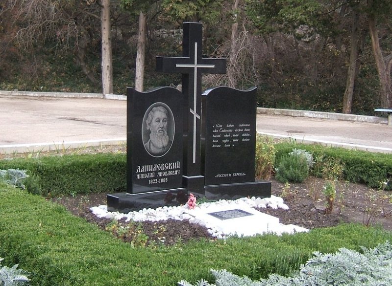 Могила Н.Я. Данилевского в Крыму